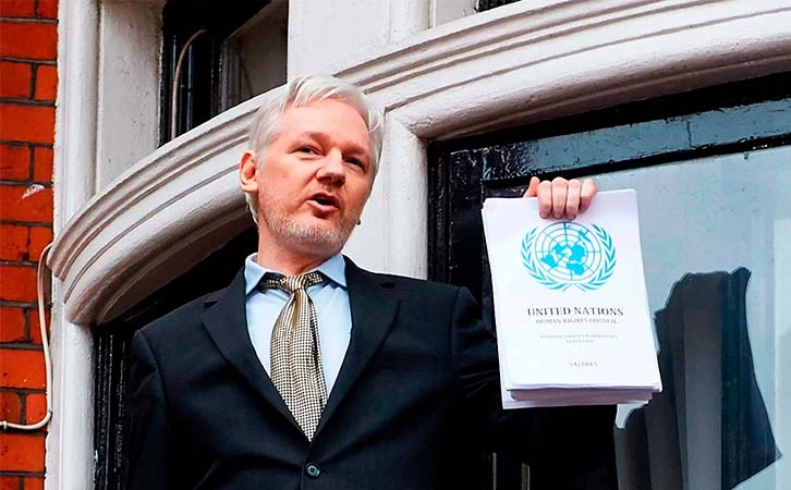 Julian Assange sale de prisión tras declararse culpable de espionaje a EE.UU.