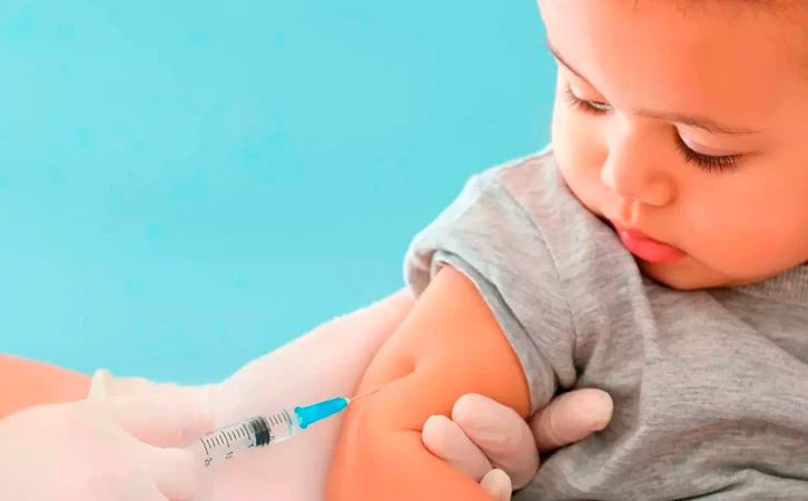 Estancada vacunación mundial de niños tras pandemia
