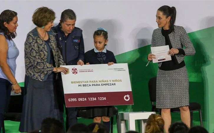 Entregan 14 millones de pesos de programas sociales a personas fallecidas