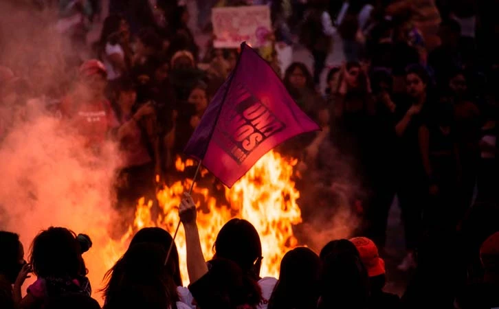 Violencia de género en línea silencia voces en América Latina y el Caribe