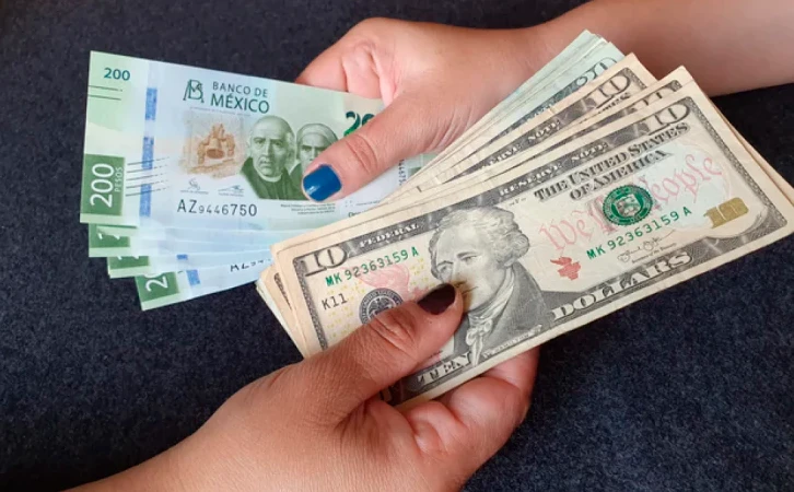 Ofrecen a migrantes alternativas para envío de remesas hacia México