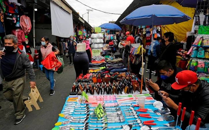 Anuncian mansión para gatos, mientras poblanos sobreviven con leña, hambre y empleo informal