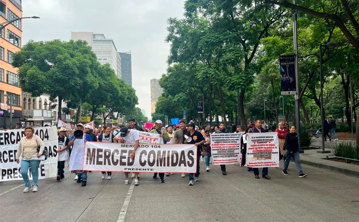 Comerciantes marchan contra “abastos populares” de políticos