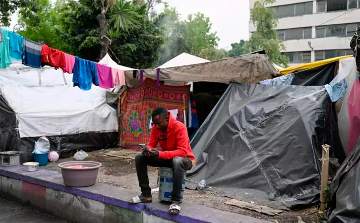 Cientos de migrantes varados en CDMX por políticas migratorias de Trump