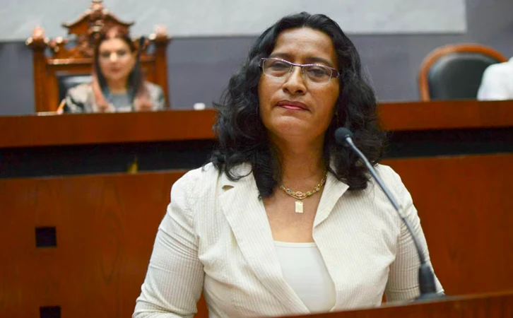 Bajo el lema: “en Guerrero todo se puede”, alcaldesa censura a medio de Acapulco