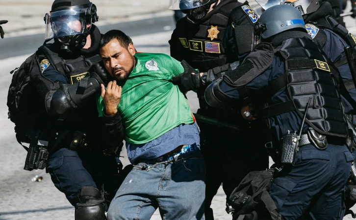 Organizaciones denuncian violaciones a derechos de los migrantes en EE.UU.