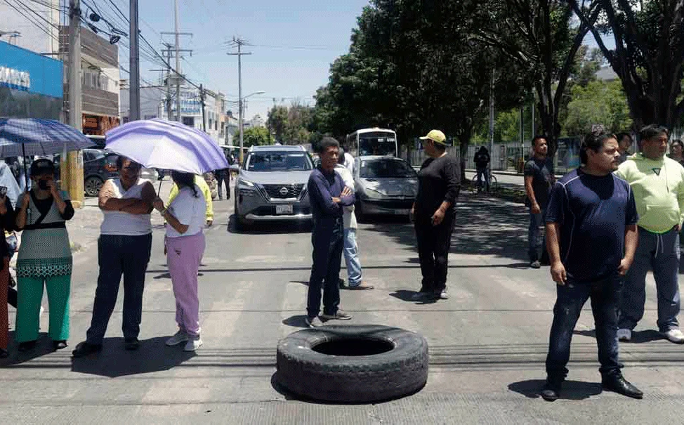 Continúan protestas contra ciclovía en Puebla; denuncian afectaciones económicas