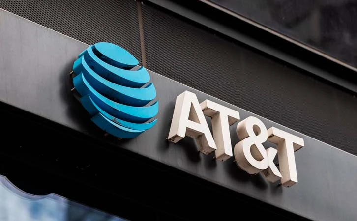 AT&T dejará México por monopolio de Slim y reformas de la 4T