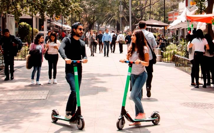 Usuarios de scooters y bicicletas eléctricas rechazan placas y tarjeta de circulación