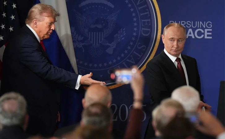 “No hay acuerdo completo” sobre Ucrania, admite Trump tras reunión con Putin en Alaska