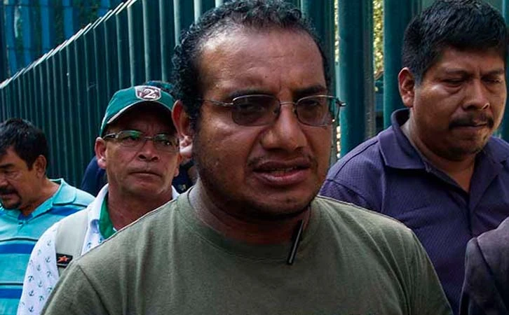 Abandona Vidulfo Rosales a padres de los 43 de Ayotzinapa