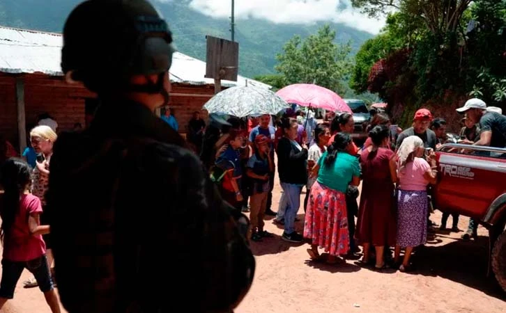 Más de 100 mexicanos se refugian en Guatemala de la violencia en Chiapas
