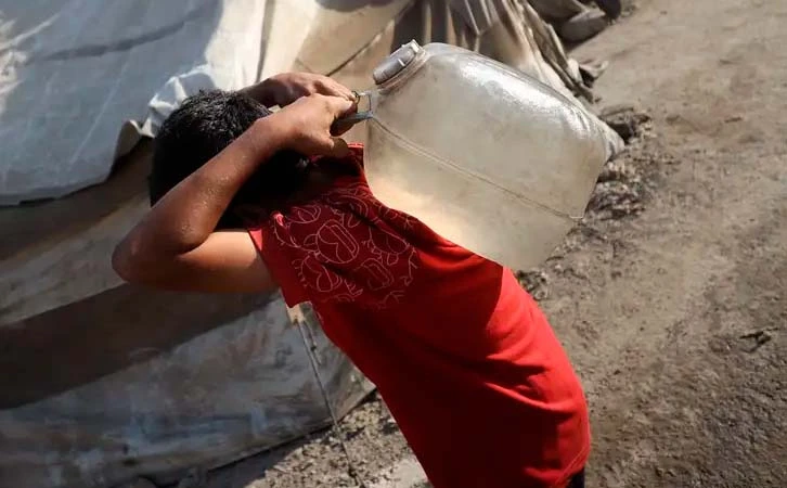 OMS advierte que el acceso al agua potable se vuelve “inalcanzable”