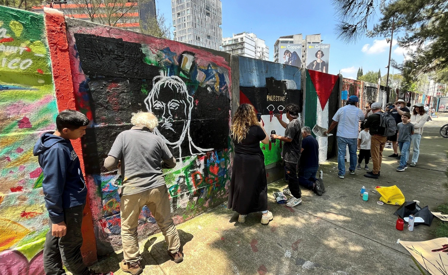 Artistas y colectivos pintan murales en la CDMX en apoyo a Palestina