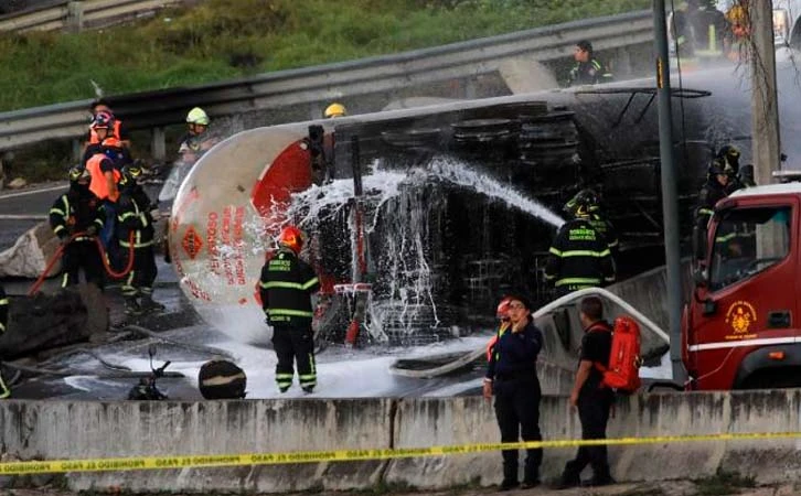 Suben a 29 las personas fallecidas por la explosión de pipa en Iztapalapa