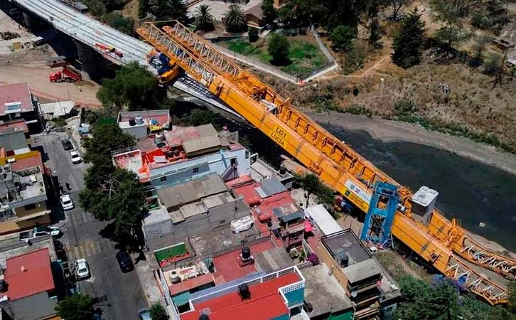 Vecinos acusan omisión de autoridades por daños del Tren Interurbano en viviendas