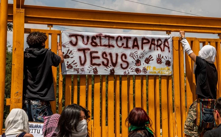 Giran orden de aprehensión contra Lex Ashton por muerte de estudiante de CCH Sur