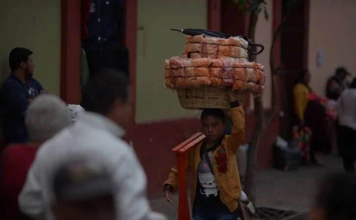 Pobreza laboral persiste en 7 de cada 10 hogares en México: CEEY